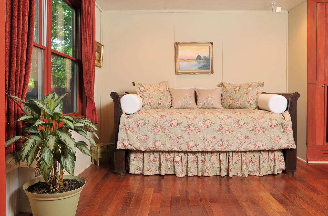1795 Acorn Inn Bed And Breakfast Canandaigua Eksteriør billede