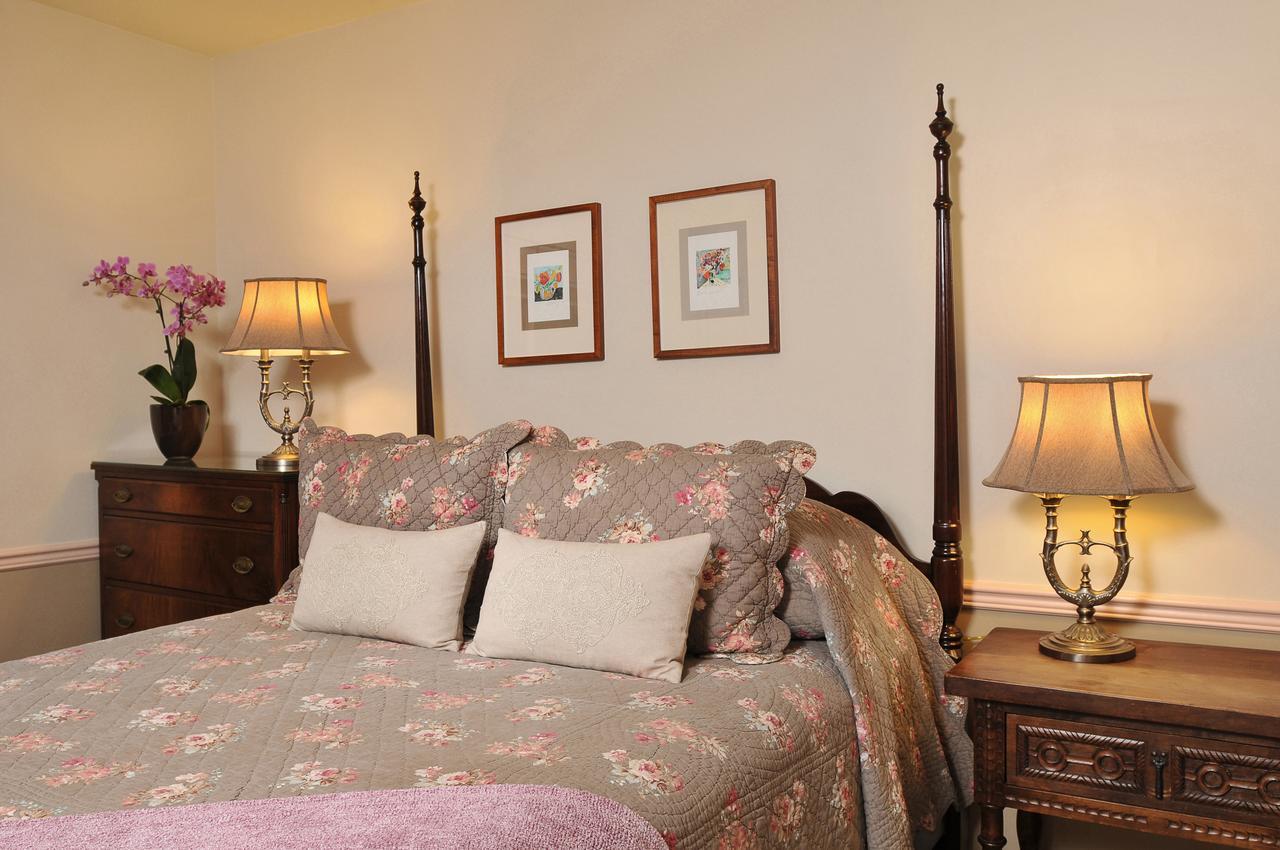 1795 Acorn Inn Bed And Breakfast Canandaigua Eksteriør billede